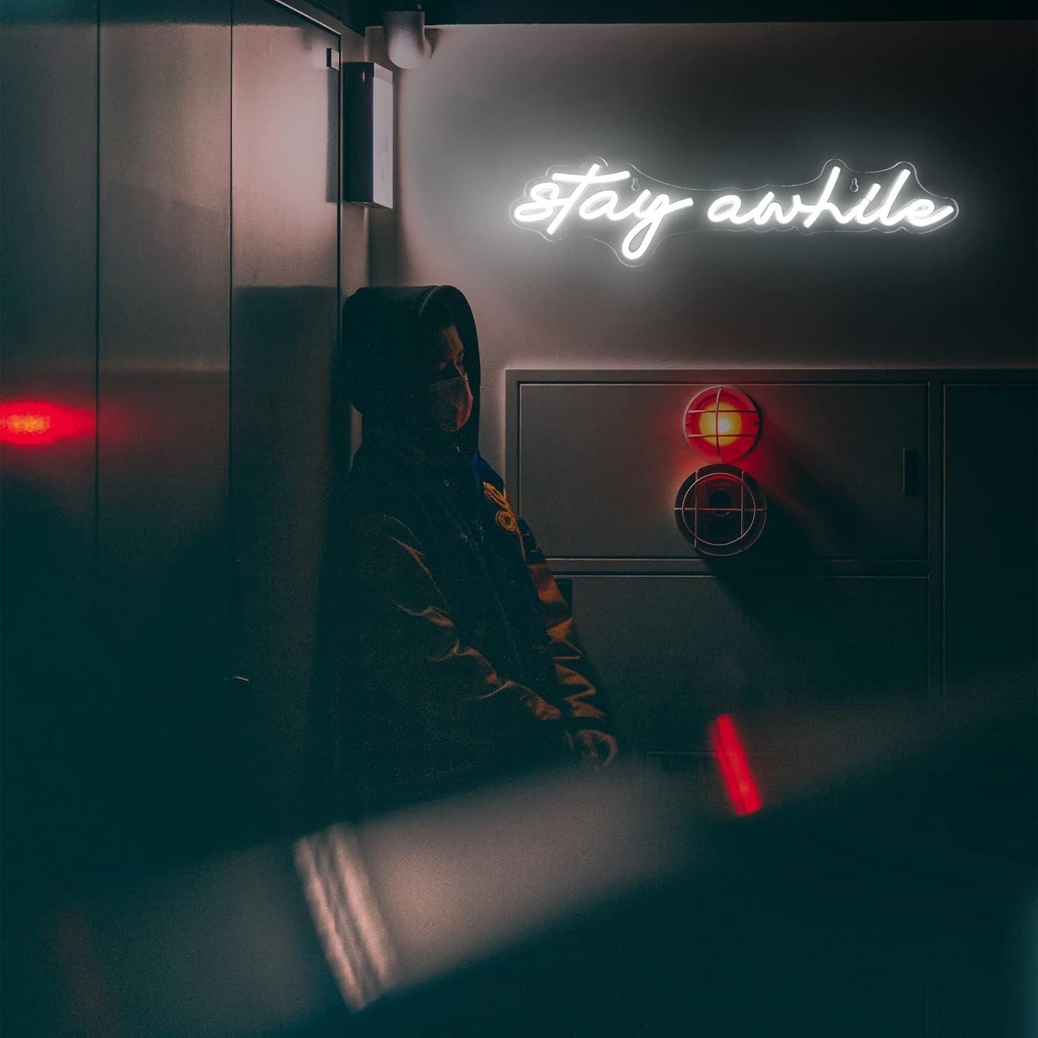 Insegne al Neon 'Stay Awhile'  - Wall Decor Lighting recensione e prezzo